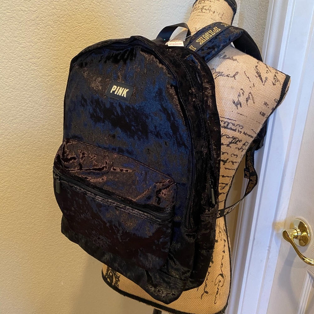NWT VS Pink Velvet Backpack😍🖤